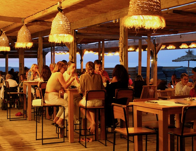Soirée privatisée à La Casita Beach Club — ambiance lounge les pieds dans le sable